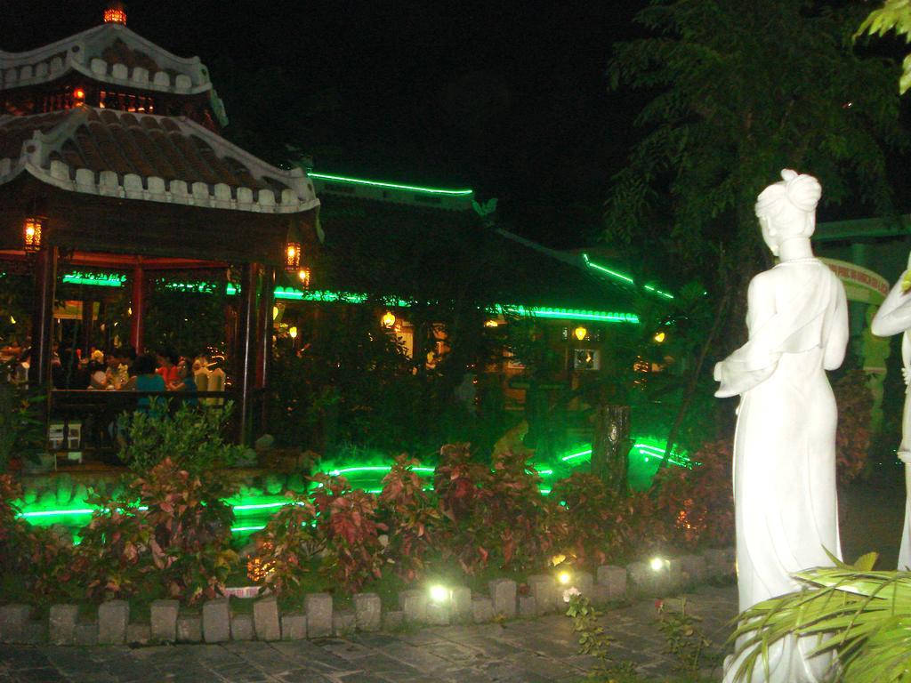 Ngoi Nha Xanh Hotel Da Nang Exterior photo