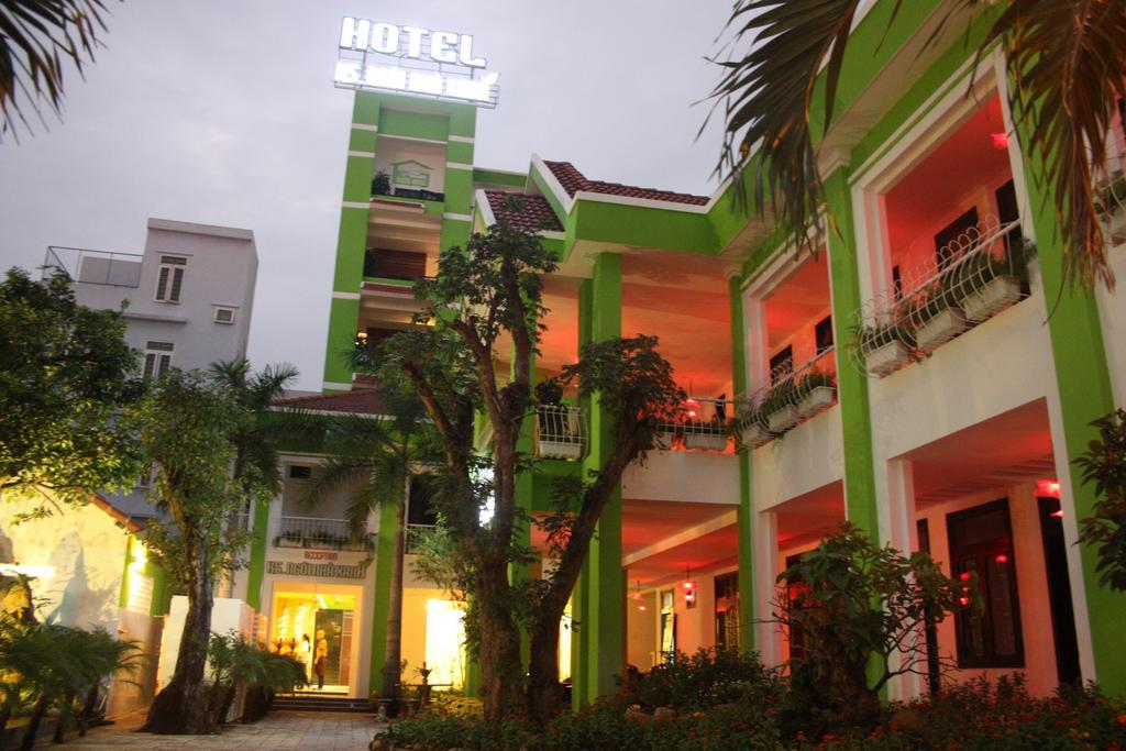 Ngoi Nha Xanh Hotel Da Nang Exterior photo